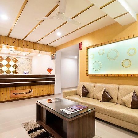 Hotel Sheetal Plaza Surat Dış mekan fotoğraf