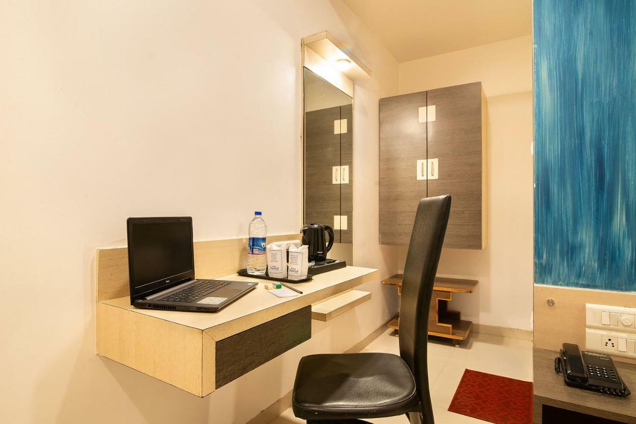Hotel Sheetal Plaza Surat Dış mekan fotoğraf
