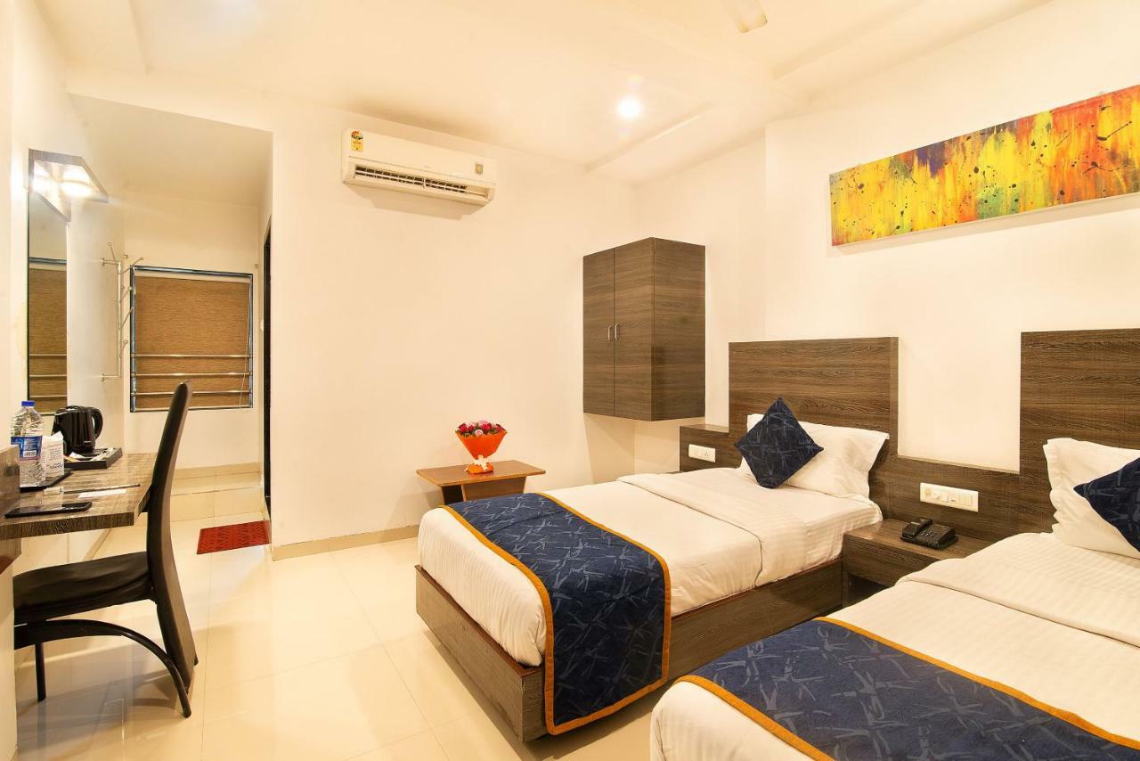 Hotel Sheetal Plaza Surat Dış mekan fotoğraf