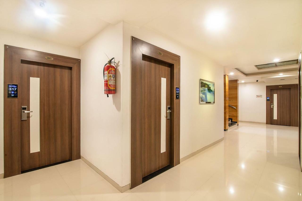 Hotel Sheetal Plaza Surat Dış mekan fotoğraf