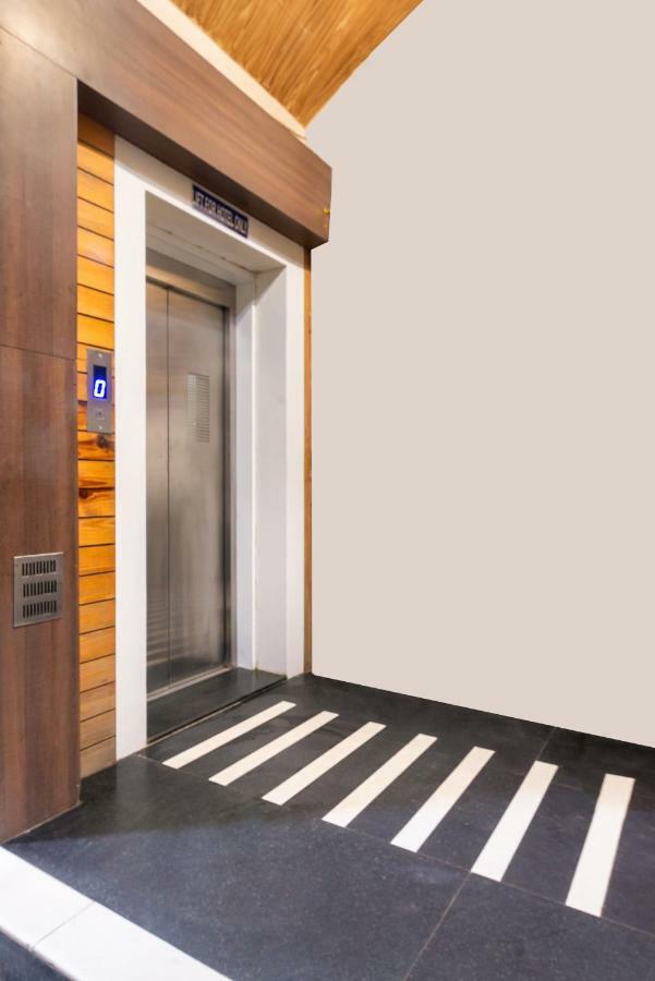 Hotel Sheetal Plaza Surat Dış mekan fotoğraf