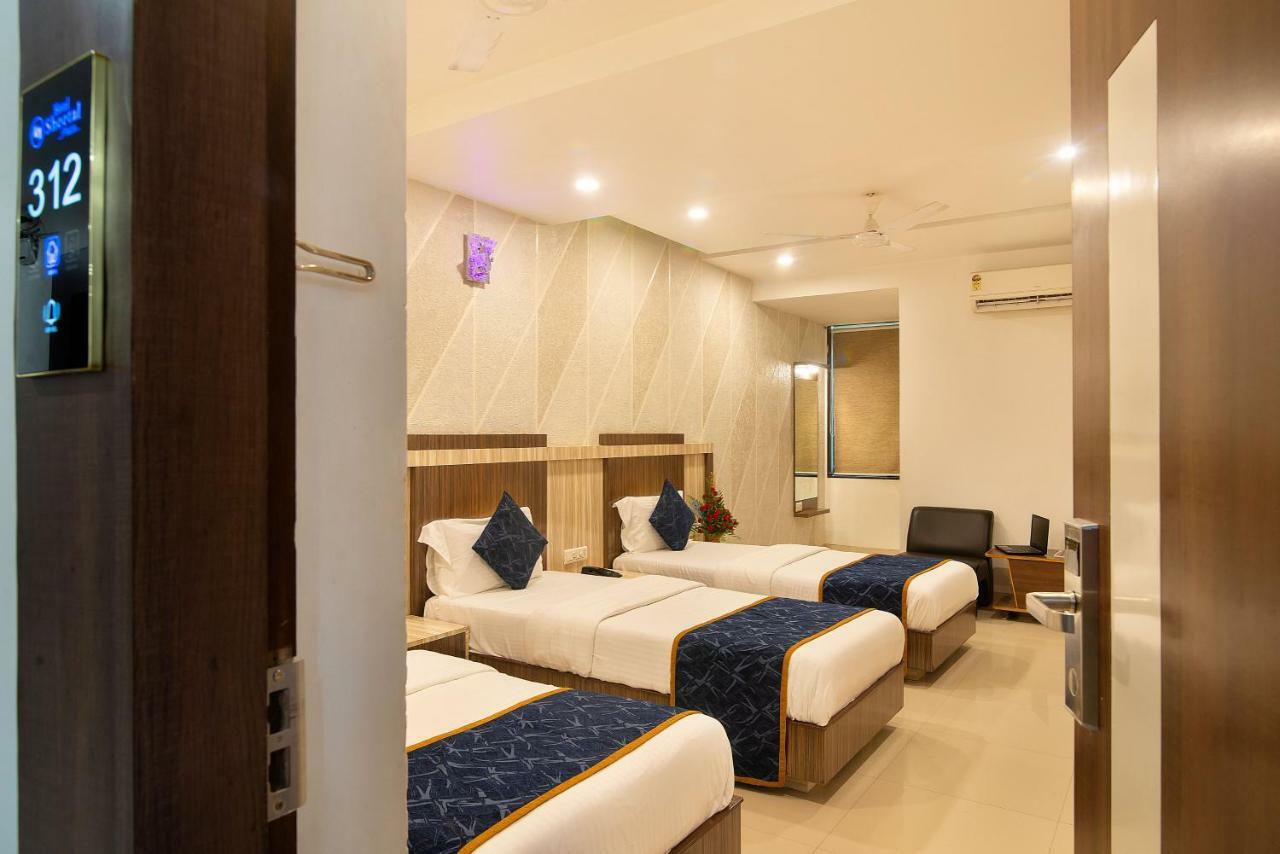 Hotel Sheetal Plaza Surat Dış mekan fotoğraf
