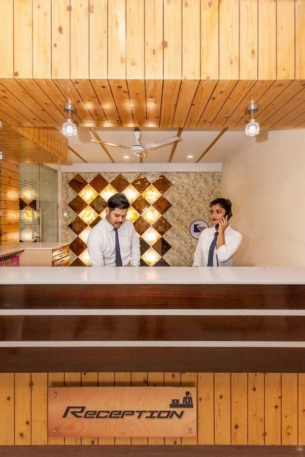 Hotel Sheetal Plaza Surat Dış mekan fotoğraf