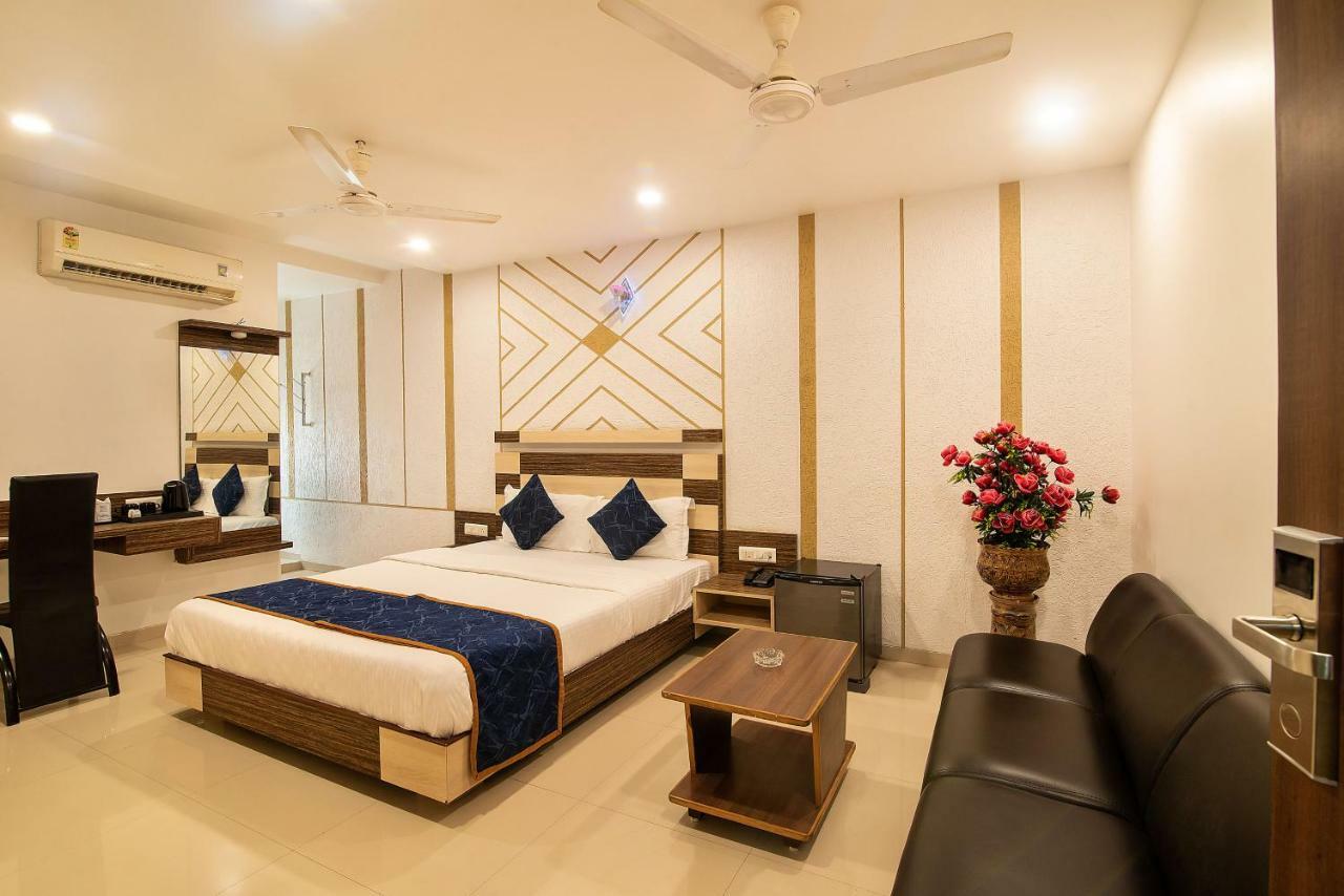 Hotel Sheetal Plaza Surat Dış mekan fotoğraf