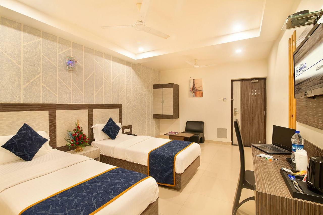Hotel Sheetal Plaza Surat Dış mekan fotoğraf