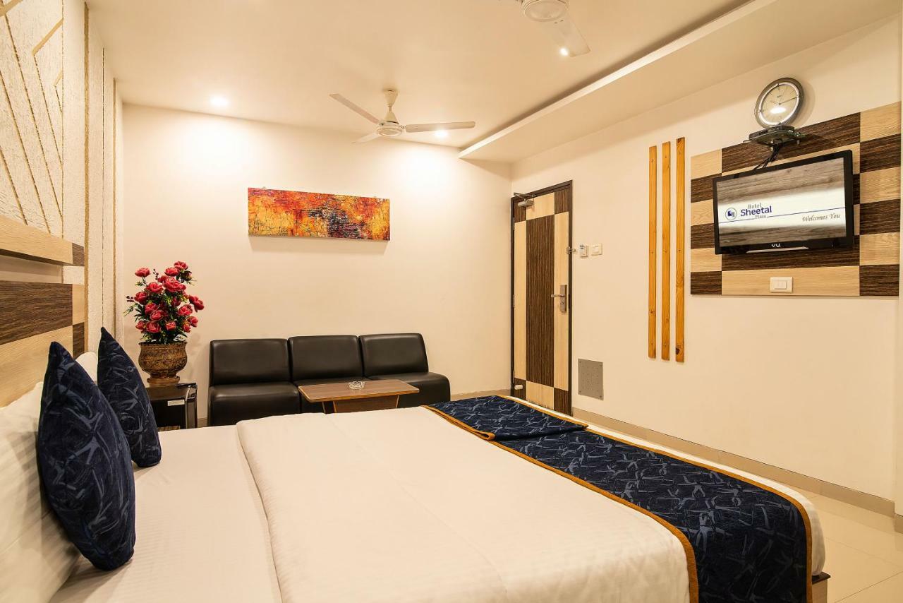 Hotel Sheetal Plaza Surat Dış mekan fotoğraf