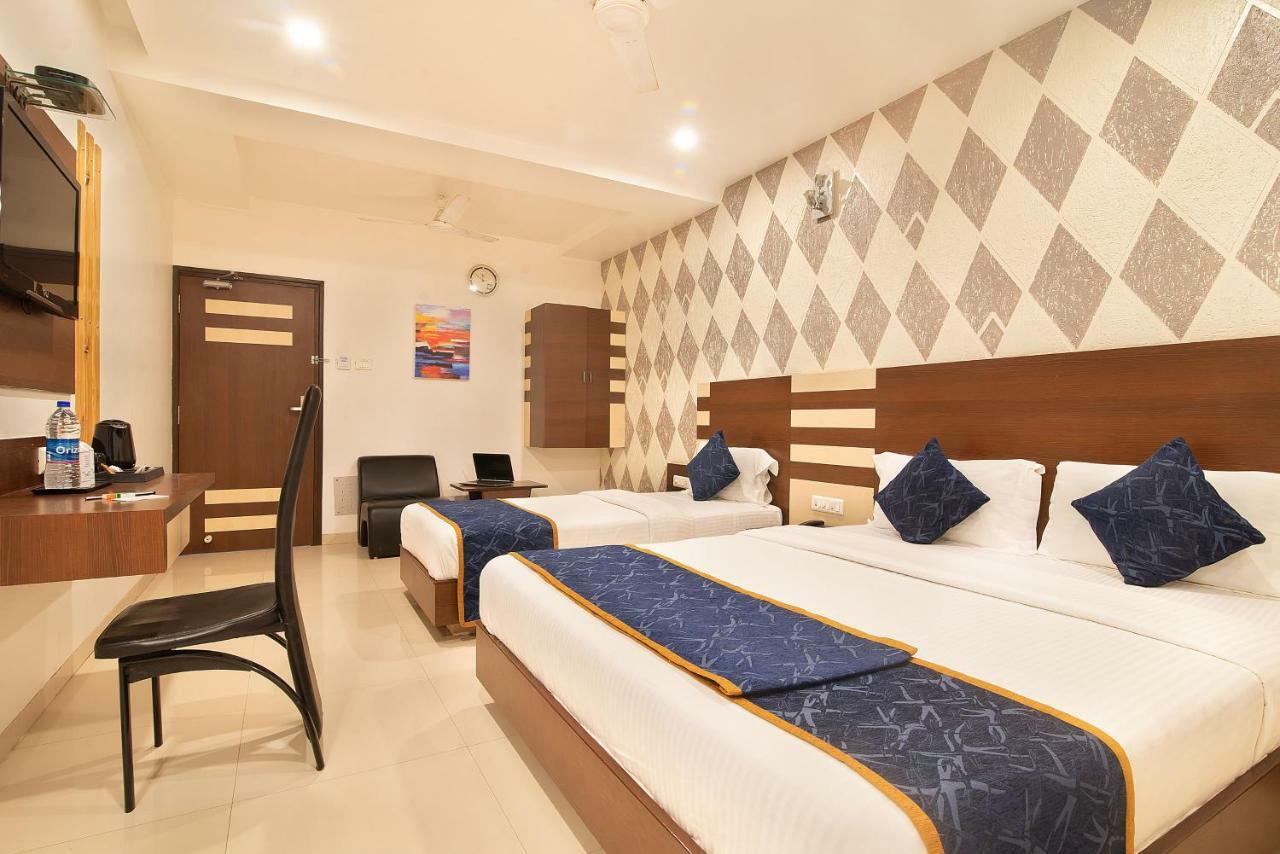 Hotel Sheetal Plaza Surat Dış mekan fotoğraf