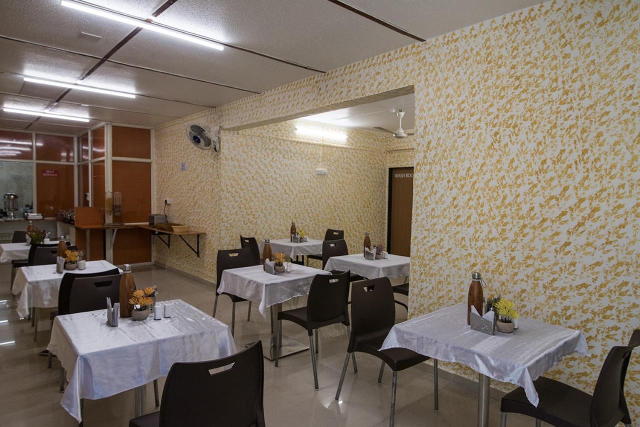 Hotel Sheetal Plaza Surat Dış mekan fotoğraf